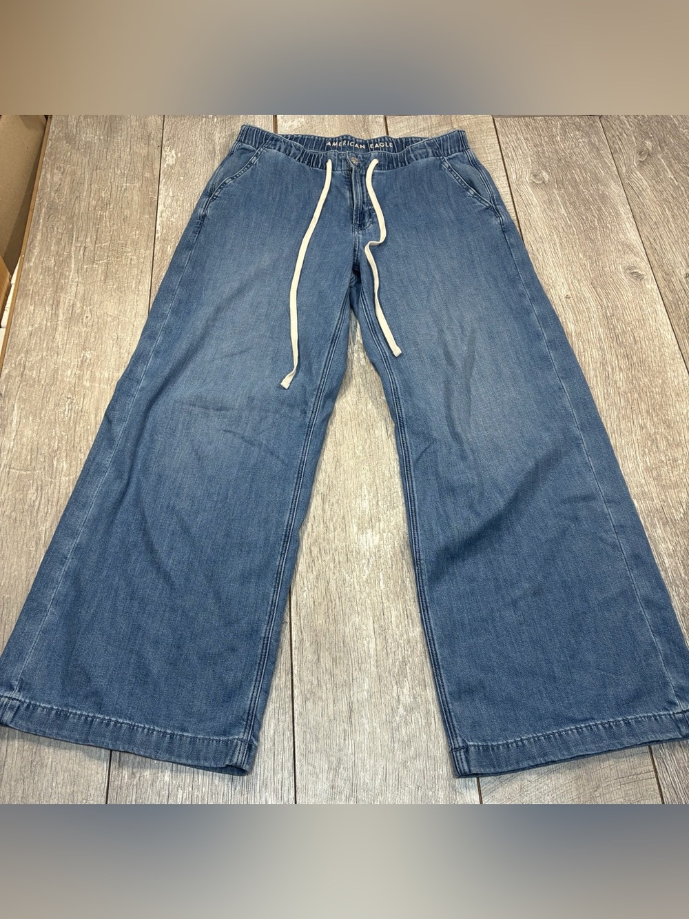 American eagle women’s Large low-rise ultra wide leg stretch waist jeans